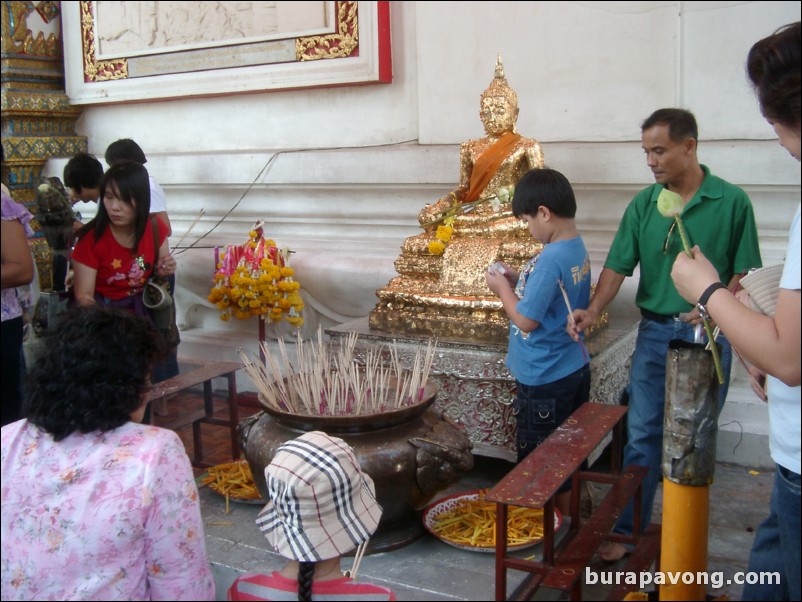 Burning incense sticks, Wat Phra Mongkol Bophit.