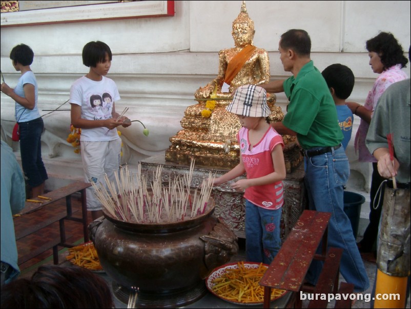 Burning incense sticks, Wat Phra Mongkol Bophit.