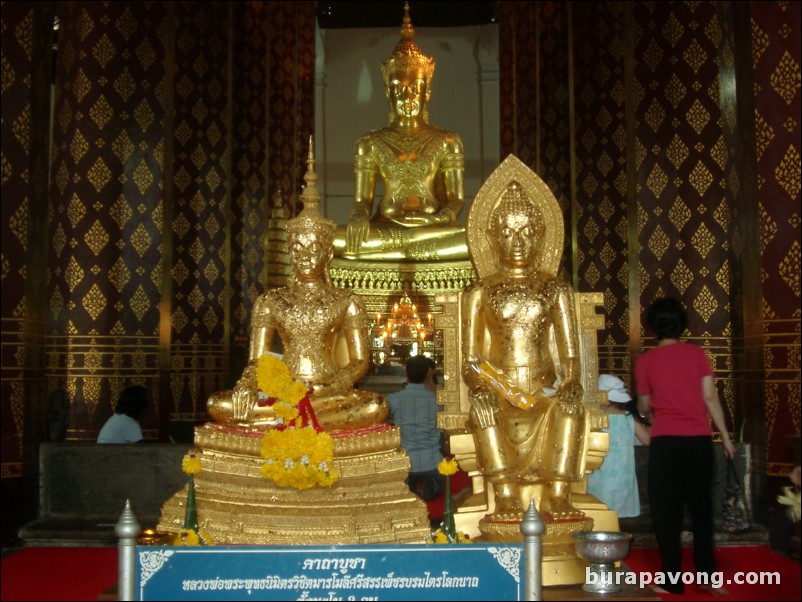 Golden Buddha images, Wat Na Phra Meru.