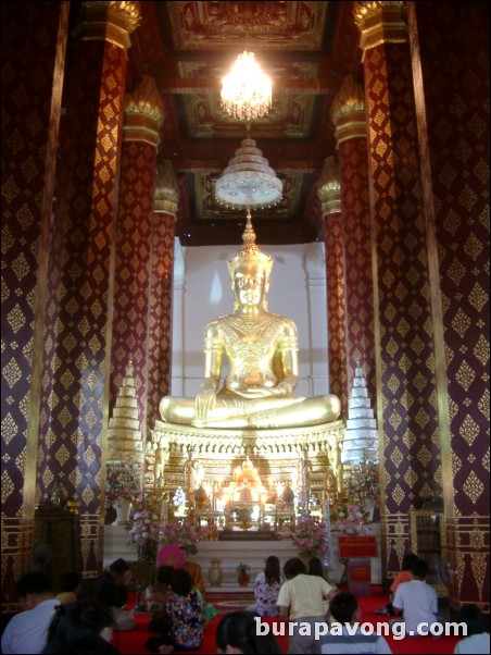 The main golden Buddha image at Wat Na Phra Meru.