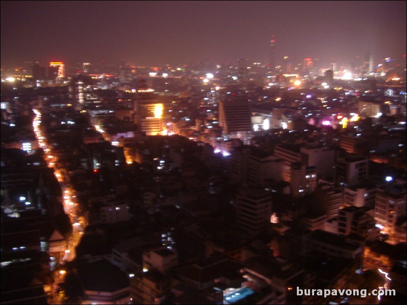 Samphanthawong at night.