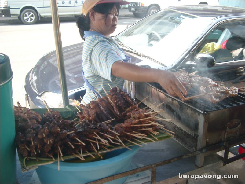 A lady selling Kai Yang (Thai garlic chicken) on Maitrichit Road.