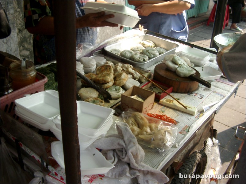 Selling Goo Chai Kuay on Maitrichit Road.