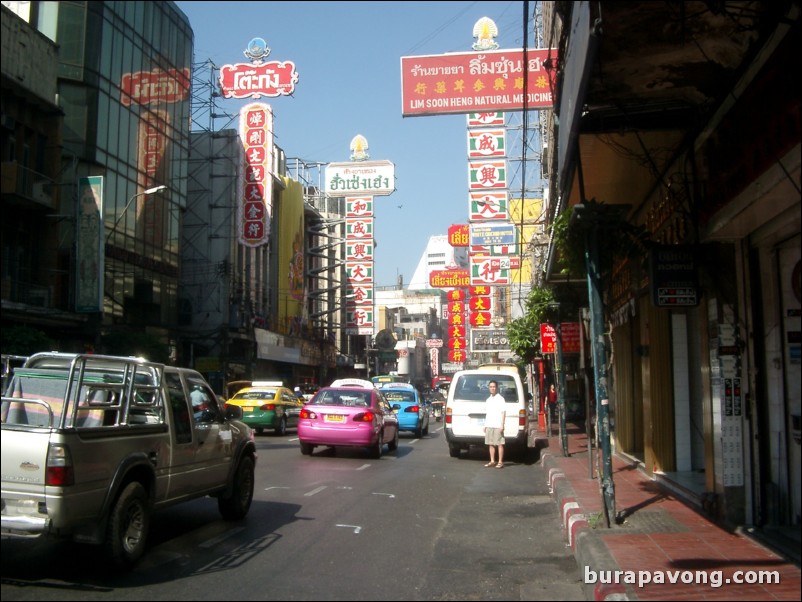 Yaowarat Road, the main road of Samphanthawong (Bangkok's Chinatown).