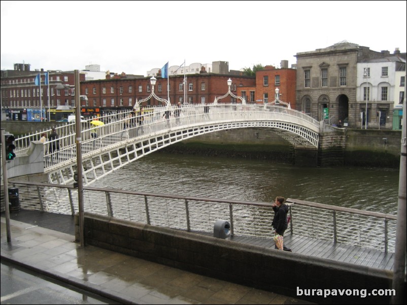 Ha'penny Bridge, River Liffey.