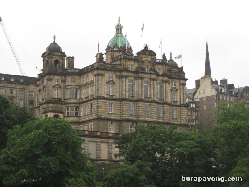 Edinburgh city centre.  The Mound.