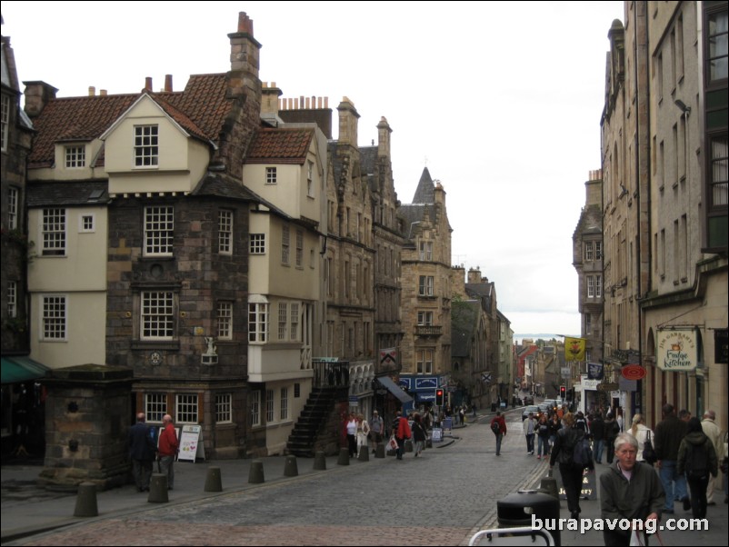 John Knox House and Moubray House.