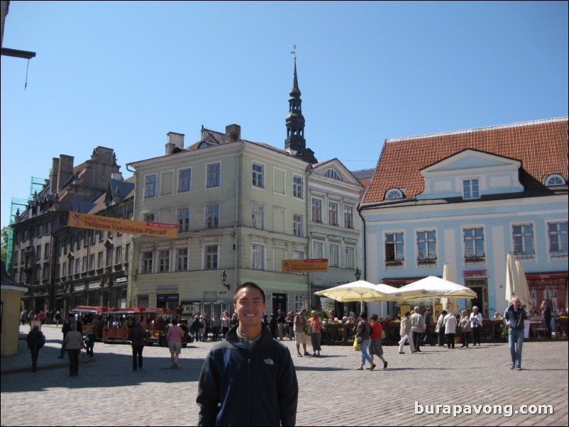 Central Town Hall Square (Raekoja Plats).