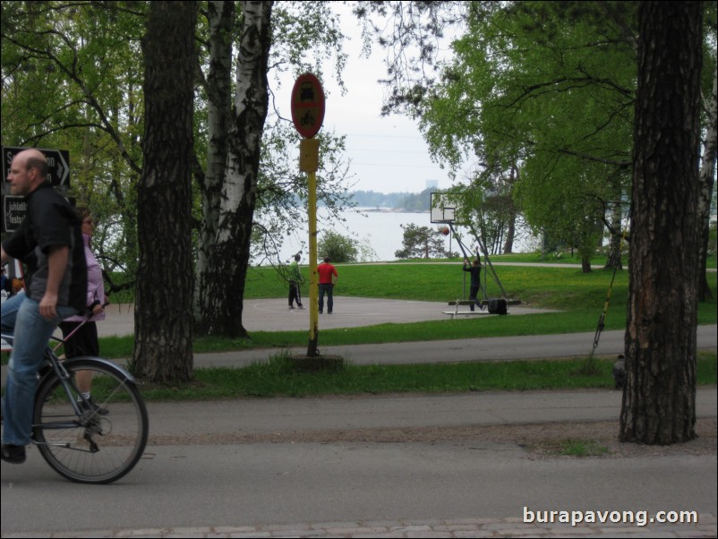 Walking from Sibelius Monument/Park to the flea market at Hietalahti Market Square.