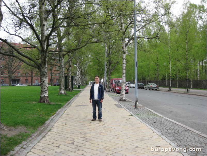 Walking from Sibelius Monument/Park to the flea market at Hietalahti Market Square.