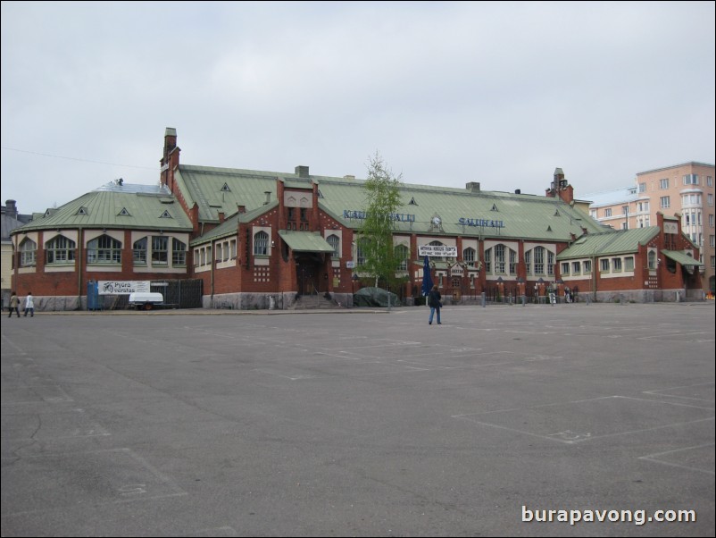 The flea market at Hietalahti Market Square. Closed due to national holiday.