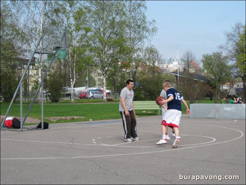 Even the Fins love their basketball. Kaivopuisto park.