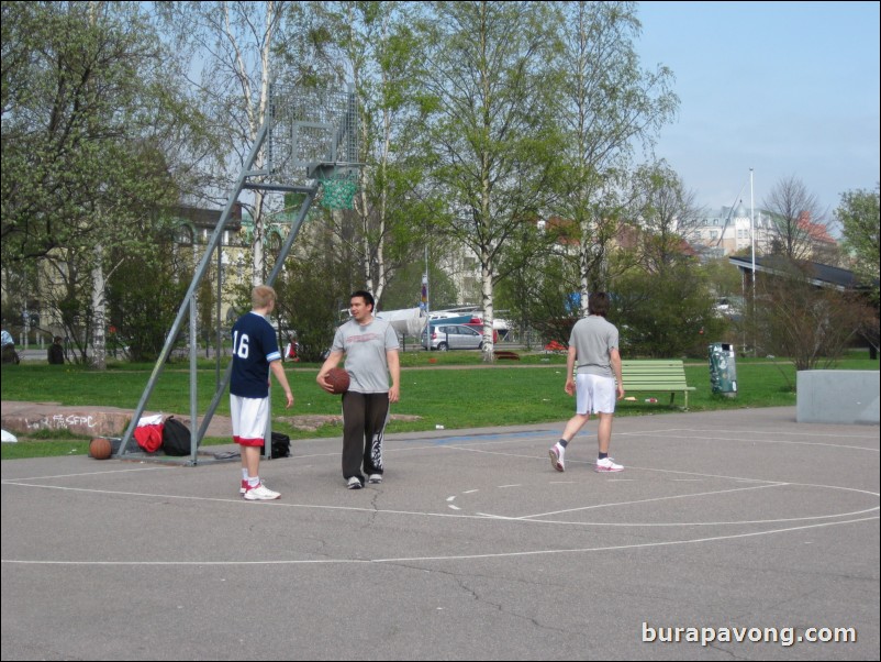 Even the Fins love their basketball. Kaivopuisto park.