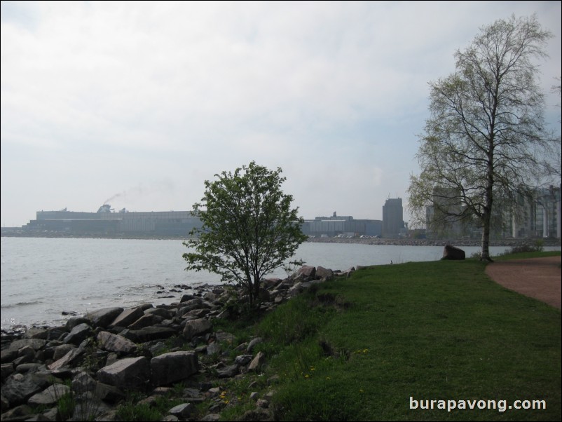 Kaivopuisto park, one of the oldest and best known parks in central Helsinki. Gulf of Finland.