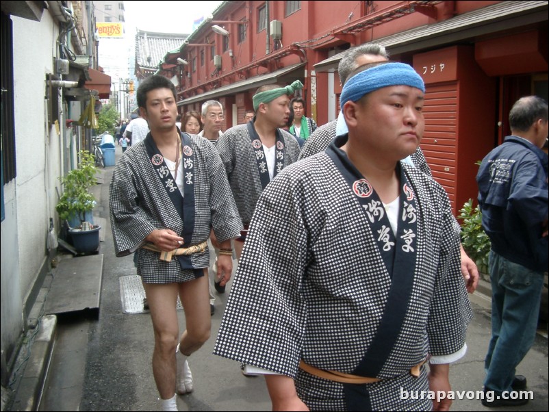 Sanja Matsuri (Festival of Asakusa Shrine).