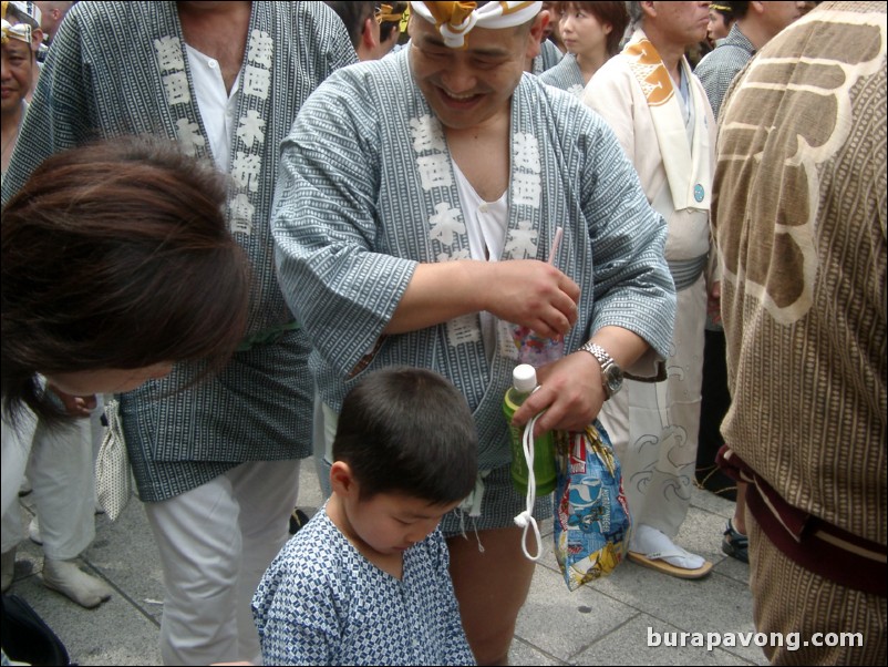 Sanja Matsuri (Festival of Asakusa Shrine).