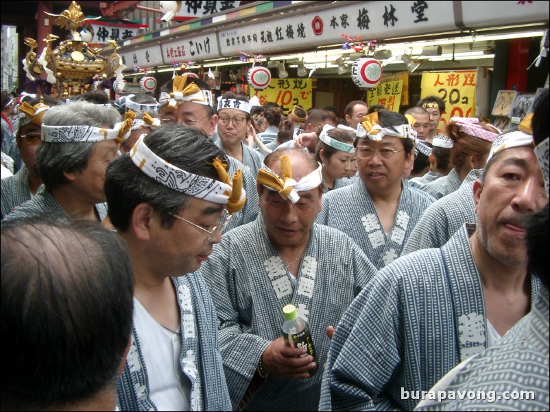 Sanja Matsuri (Festival of Asakusa Shrine).