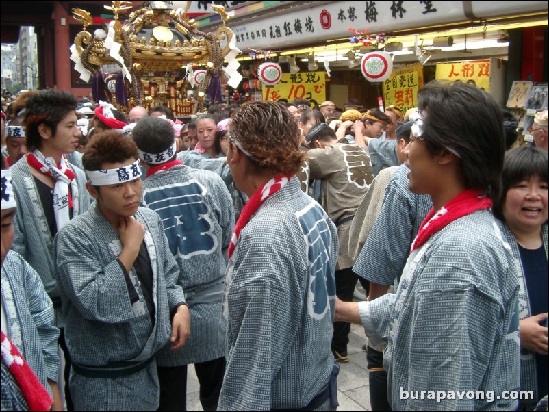 Sanja Matsuri (Festival of Asakusa Shrine).