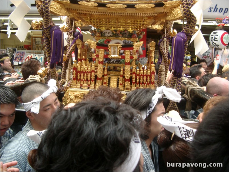 Sanja Matsuri (Festival of Asakusa Shrine).