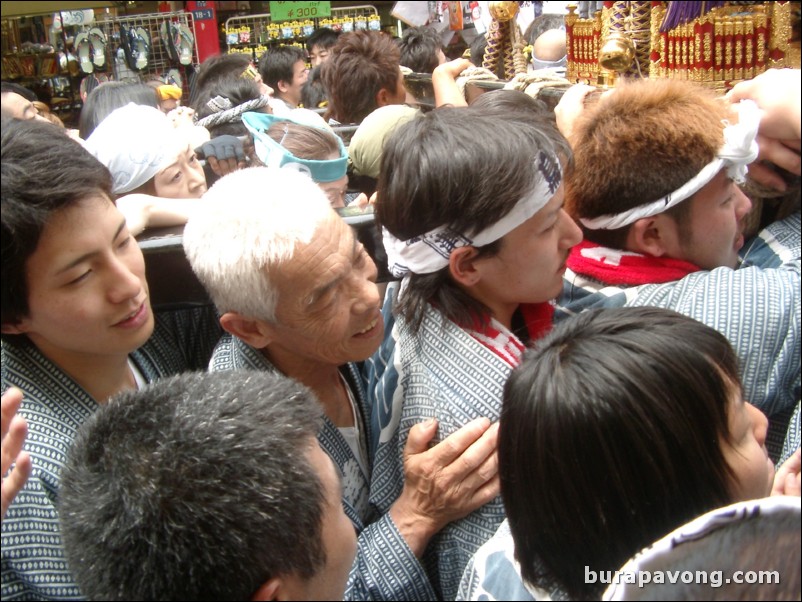 Sanja Matsuri (Festival of Asakusa Shrine).