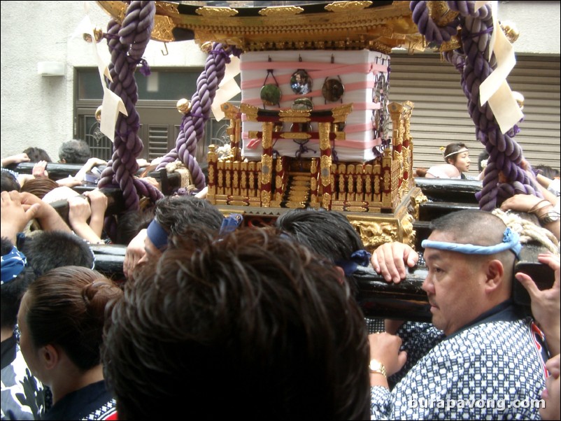 Sanja Matsuri (Festival of Asakusa Shrine).