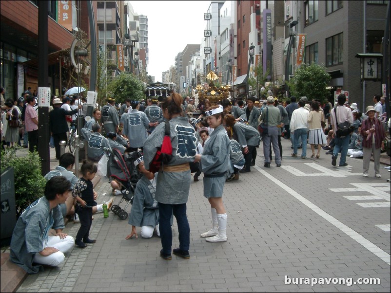 Sanja Matsuri (Festival of Asakusa Shrine).