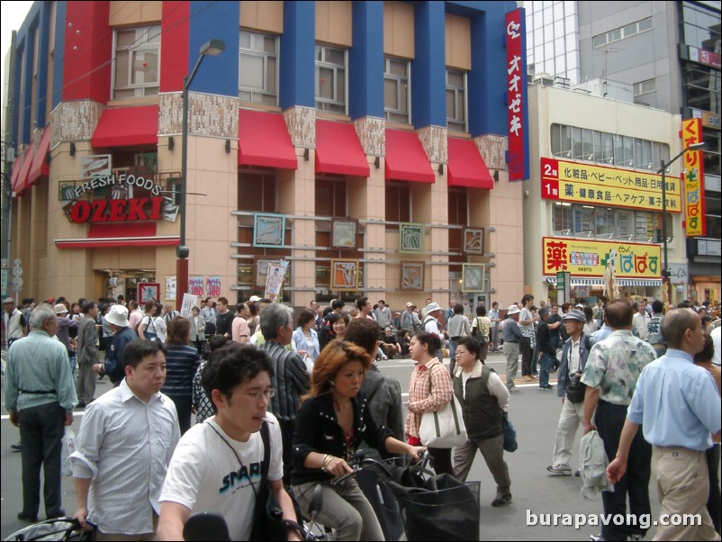 Sanja Matsuri (Festival of Asakusa Shrine).