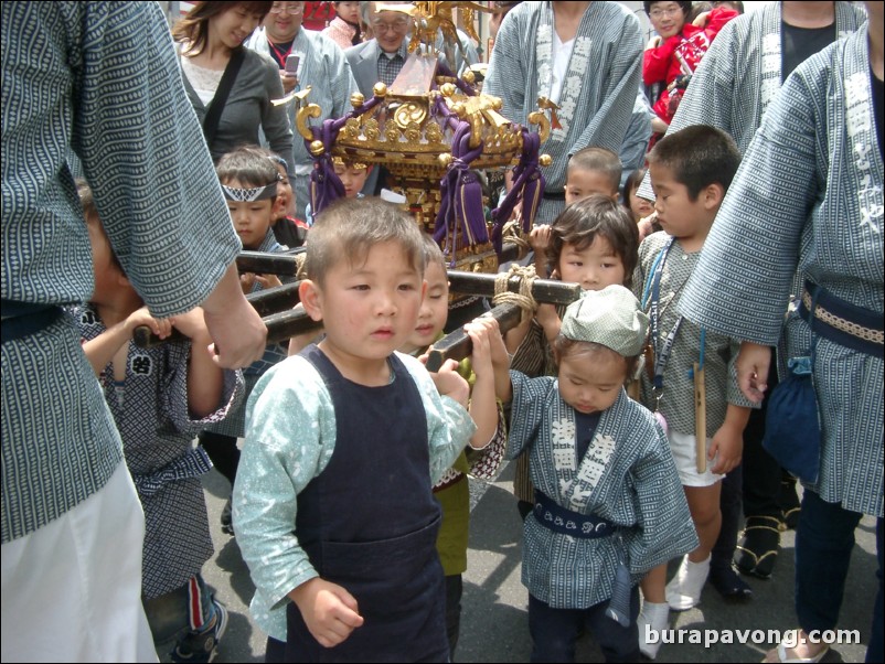 Sanja Matsuri (Festival of Asakusa Shrine).