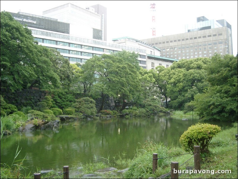 Hibiya-koen (Hibiya Park).