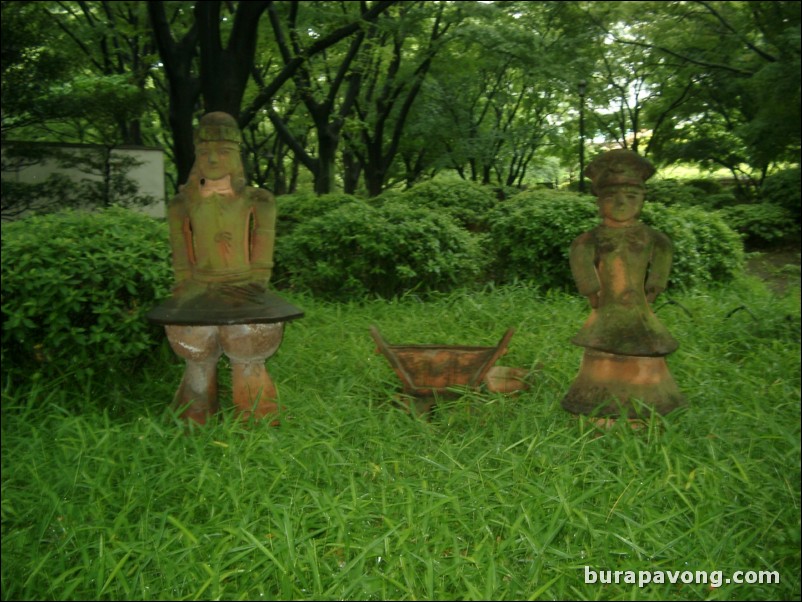 Hibiya-koen (Hibiya Park).