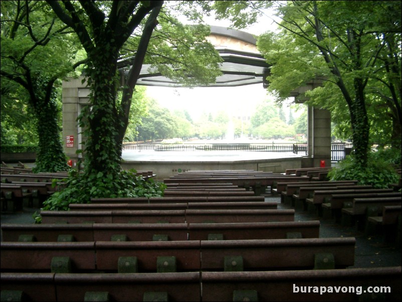 Hibiya-koen (Hibiya Park).