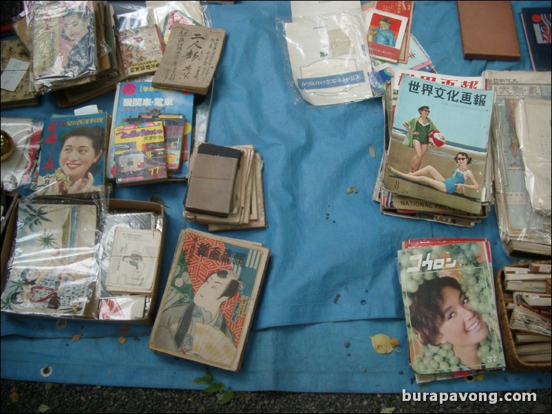 Antiques market outside Togo-jinja.