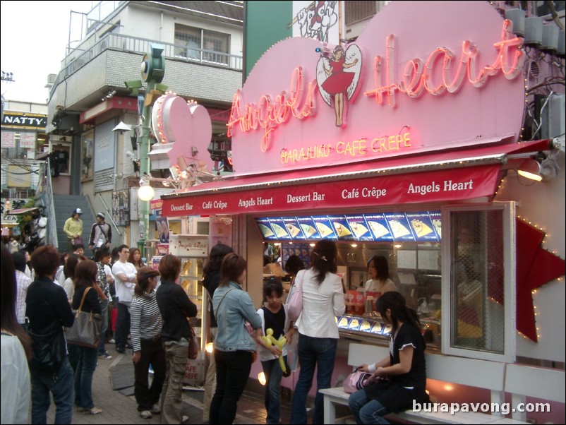 Takeshita-dori (Takeshita Street).