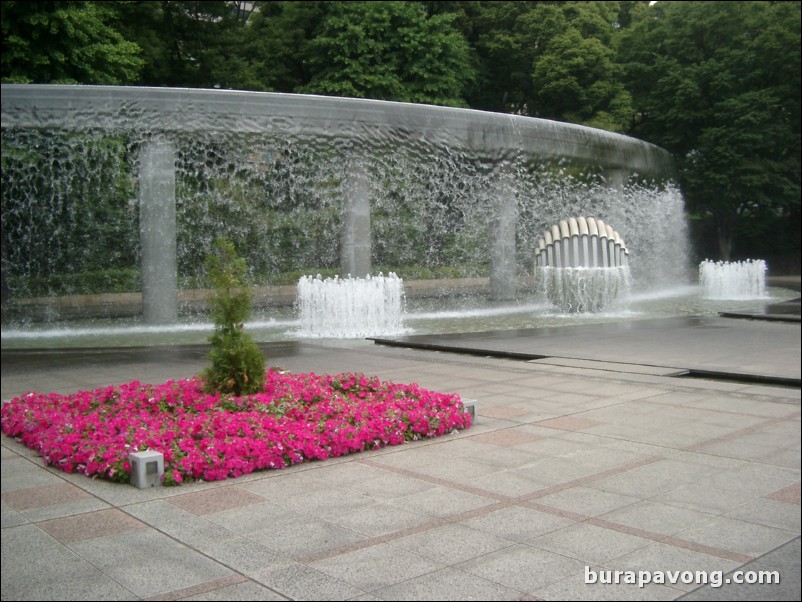 Wadakura Funsui Koen (Wadakura Water Fountain Park).