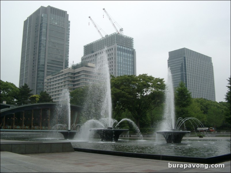 Wadakura Funsui Koen (Wadakura Water Fountain Park).