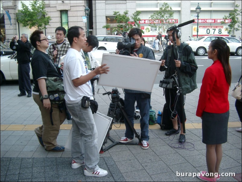 Cantonese actress outside Nankinmachi (Chinatown), Kobe.