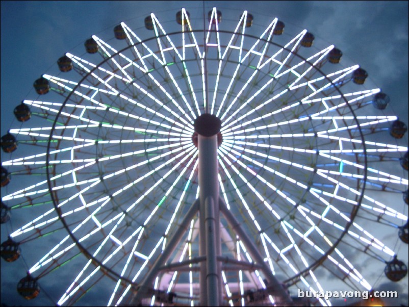 Blurry shot of giant ferris wheel at Mosaic Garden, Port of Kobe.