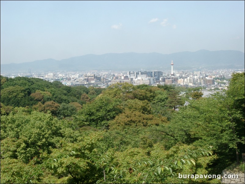 Kiyomizu-dera (Kiyomizu Temple).