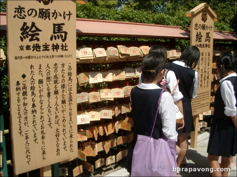 Kiyomizu-dera (Kiyomizu Temple).