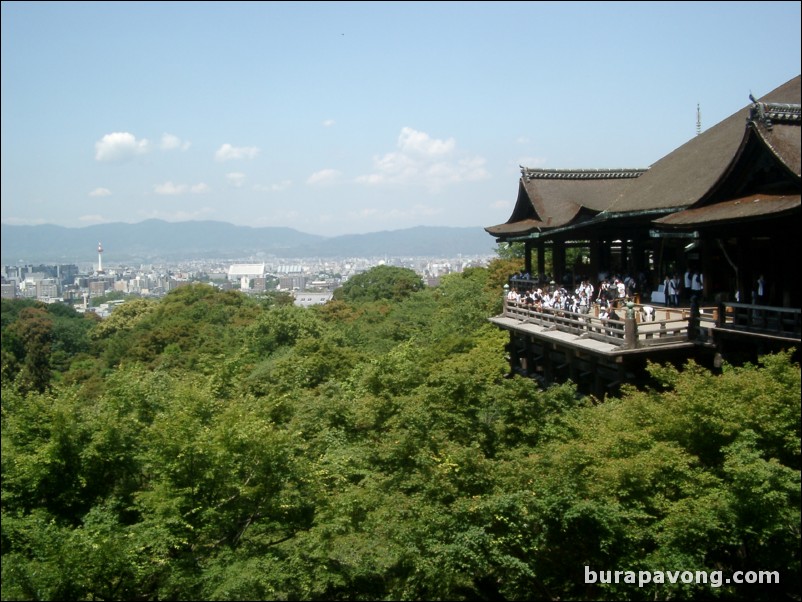 Kiyomizu-dera (Kiyomizu Temple).