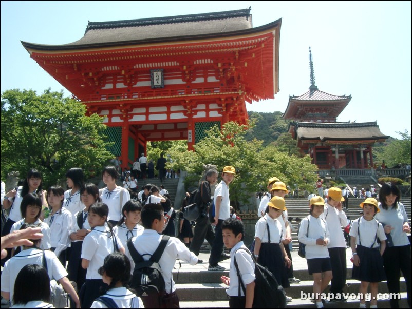 Kiyomizu-dera (Kiyomizu Temple).