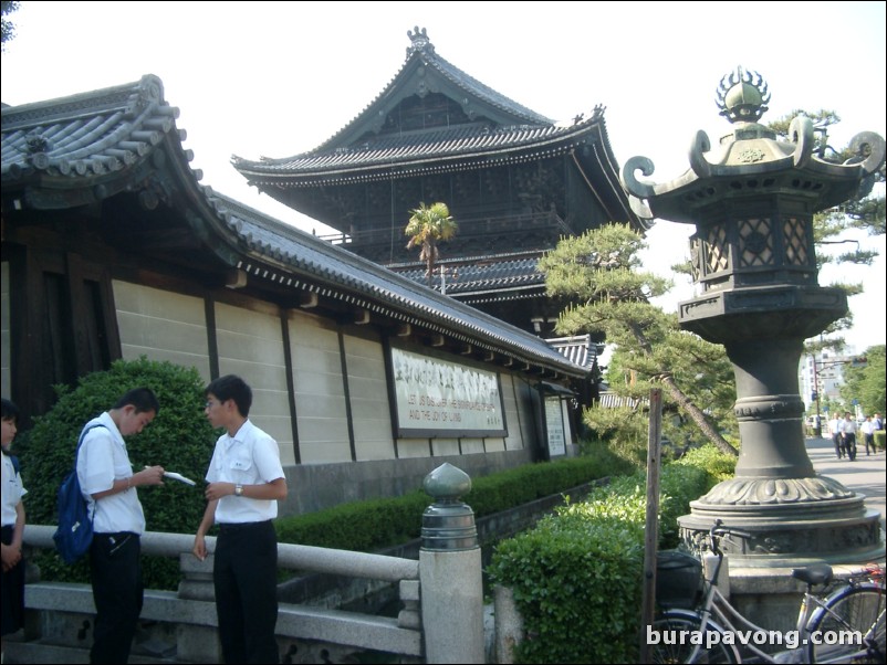 Higashi Honganji Temple.