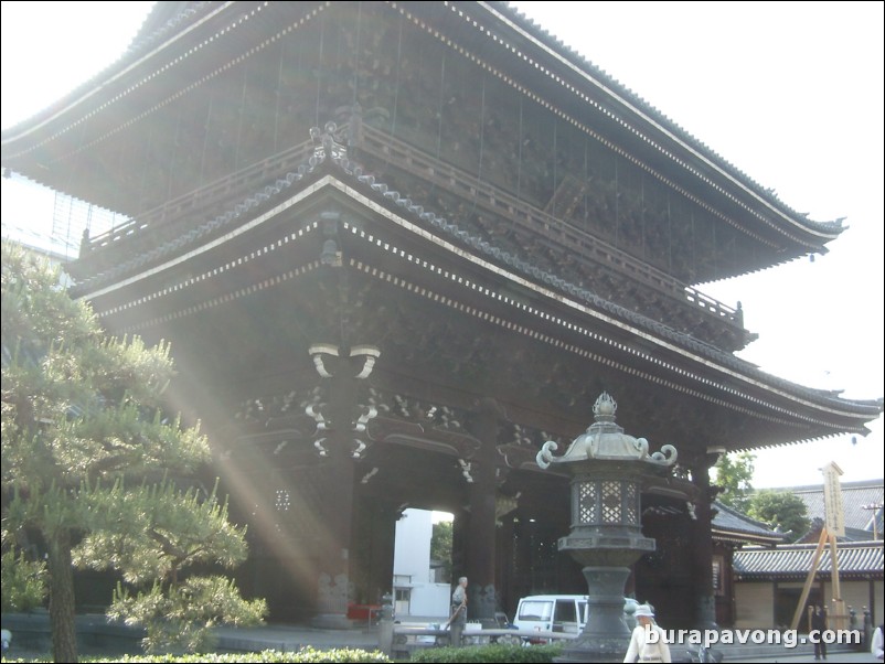 Higashi Honganji Temple.