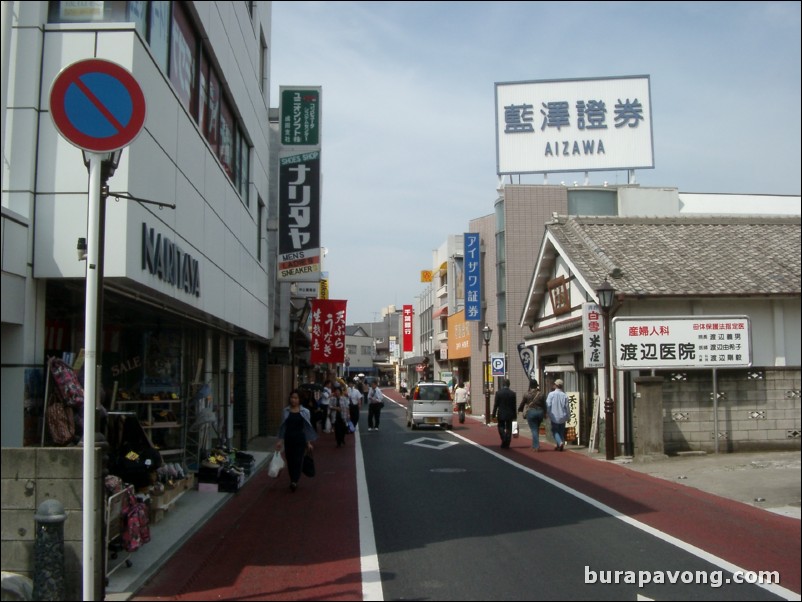 Heading towards Naritasan Shinshoji Temple on Omote-Sando Ave.