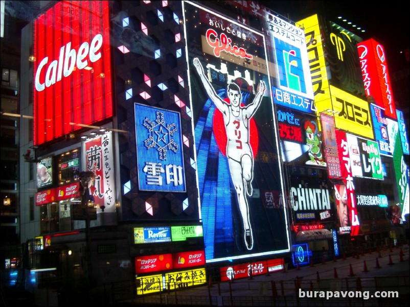 Shinsaibashi-Suji shopping center.