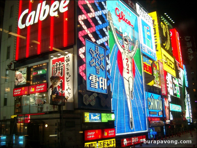 Shinsaibashi-Suji shopping center.