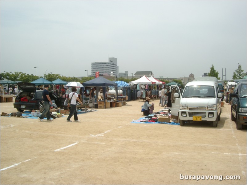 Flea market in Rinku Town.