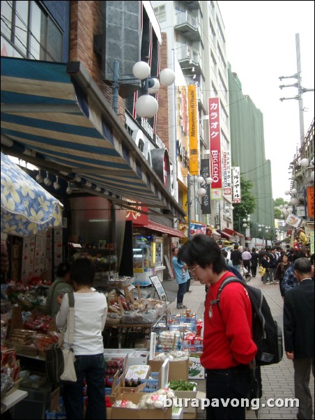 Ameyayokocho (Ameyoko Arcade).