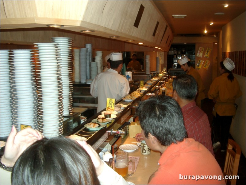 Sushi bar, Ameyayokocho (Ameyoko Arcade).