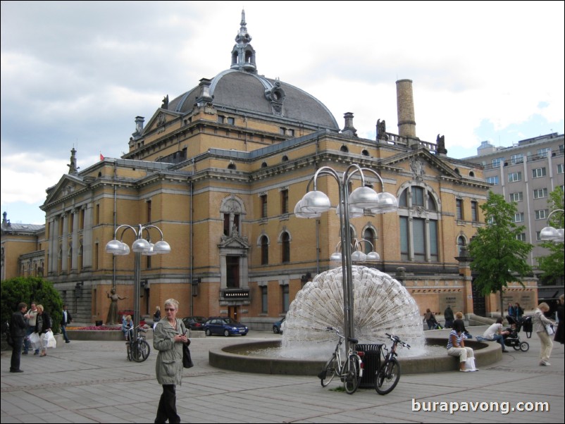 Nationaltheatret, the National Theatre.